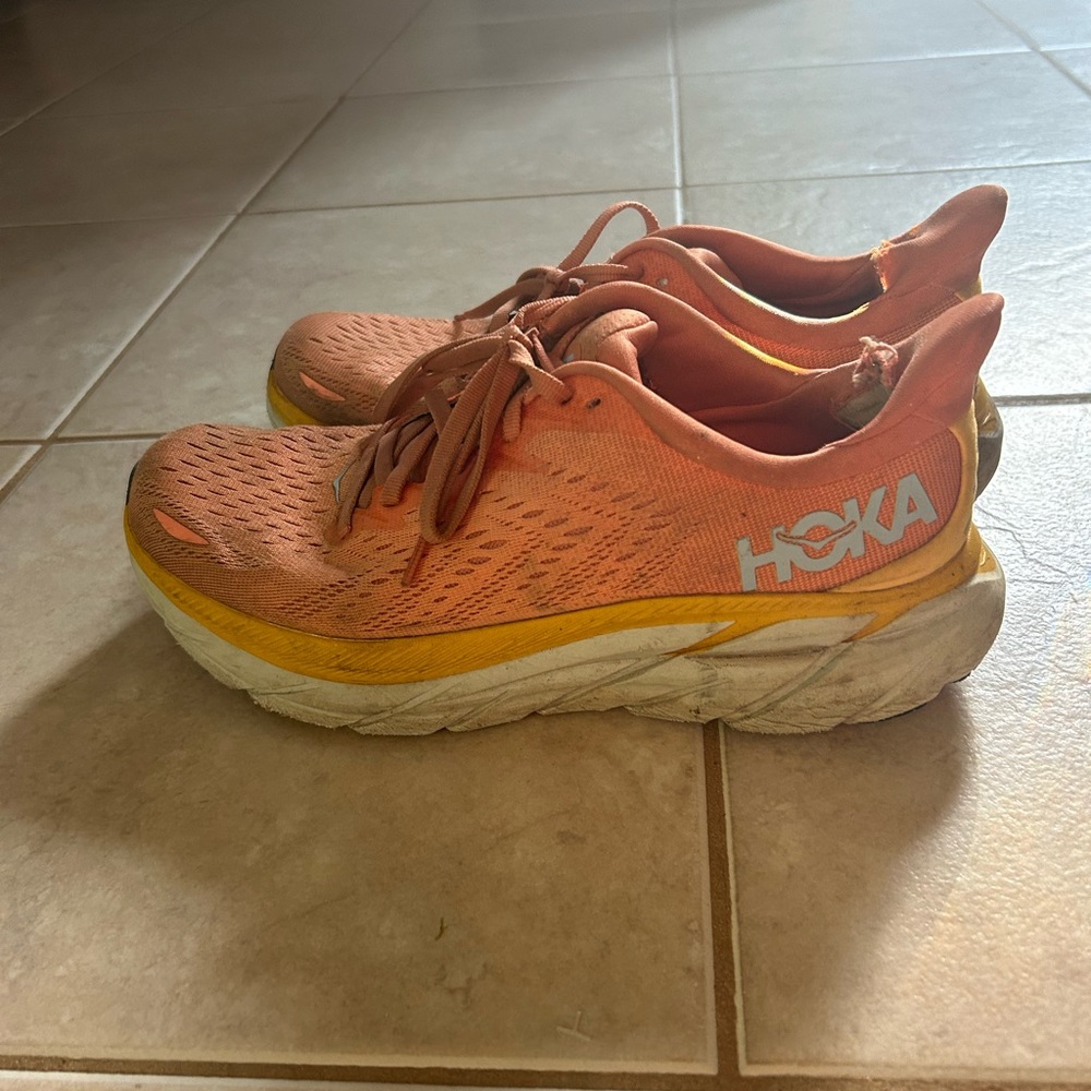 Hold shoes size 9